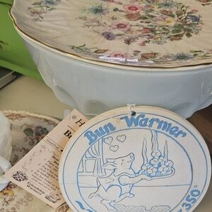 Bun Warmer Ceramic Trivet - White with Blue Design